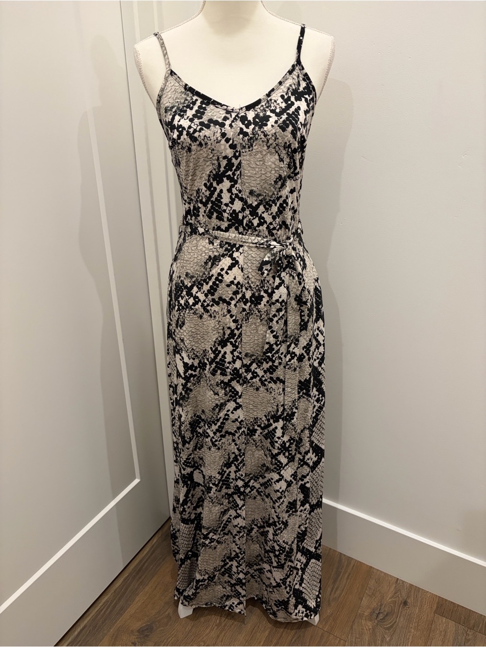 Tank Dress in Soft Fabric with a Snake Print. Maxi Skirt w/Front Slit, pockets.